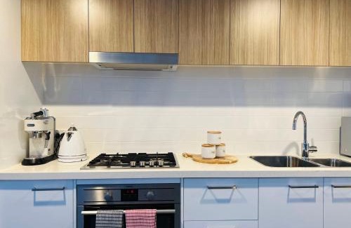 Adelaide Central Business District Apartment | City apartment view pool gym free park