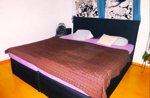 Odenkirchen-Mitte Apartment | Convenient City Hotel with Spa, Restaurant & Pet-Friendly Stay