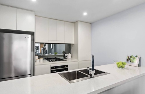 Wollongong Apartment | Explore Wollongong Waterside Serenity with Oceanfront Views
