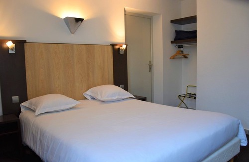 Sud Hotel | Discover Southern France: Pet Friendly Resort with Breakfast