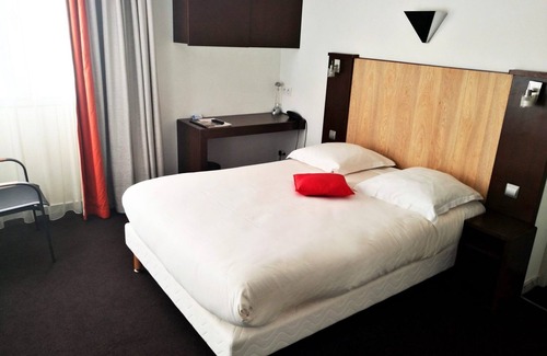 Sud Hotel | Discover Southern France: Pet Friendly Resort with Breakfast