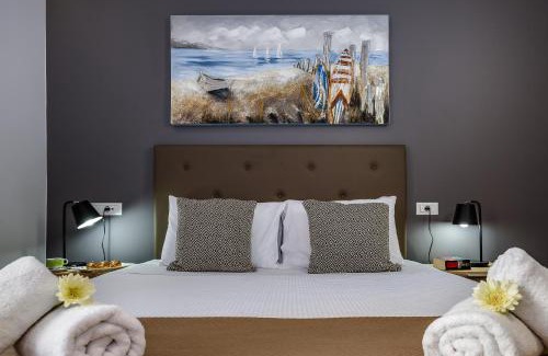 Chania Town Apartment | Oceanfront City Breeze Apartment with a 9.3 Guest Rating