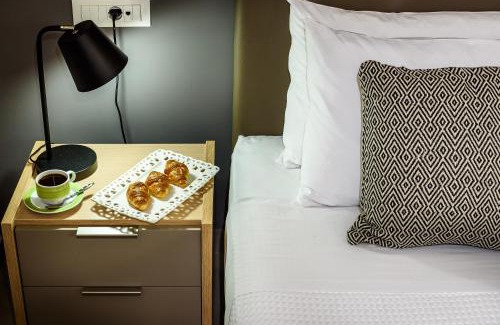 Chania Town Apartment | Oceanfront City Breeze Apartment with a 9.3 Guest Rating