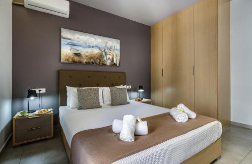 Chania Town Apartment | Oceanfront City Breeze Apartment with a 9.3 Guest Rating