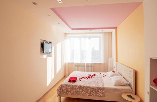 Omsk Apartment | Cozy City Center Маяковского 97: Pet Friendly & Accessible