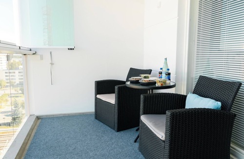 Oulu Apartment | Central 1BR Studio with Breathtaking Views and Breakfast