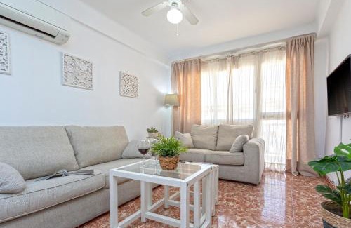 Parque Ayala Apartment | Ideal Beachside Retreat with 3 Bedrooms in City Center