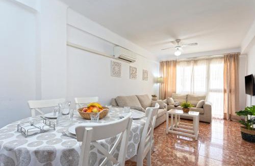 Parque Ayala Apartment | Ideal Beachside Retreat with 3 Bedrooms in City Center