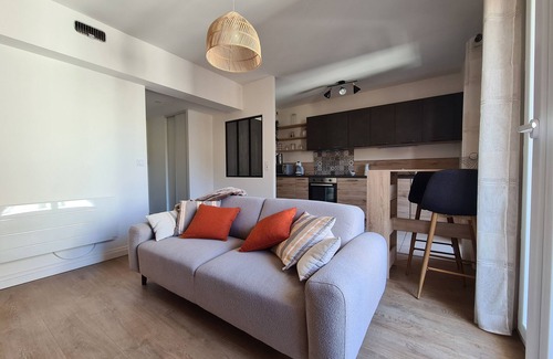 Thonon-les-Bains Apartment | Central Location Apartment with Kitchen & Breakfast Included
