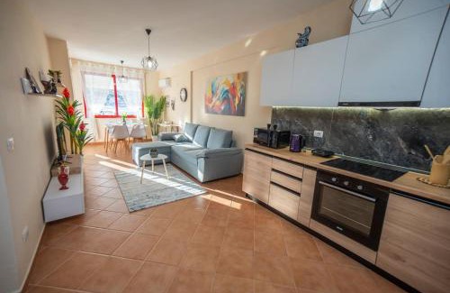 Durres Apartment | Prime City Center Apartment with Balcony - Guest Rated 10/10