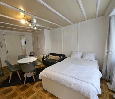Niederdorf Apartment | Convenient City Center Apartment in Old Town ZH
