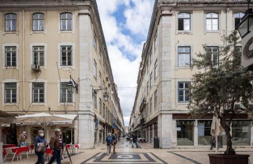 Baixa Apartment | City Center Apt with Elevator Your Office inLisbon