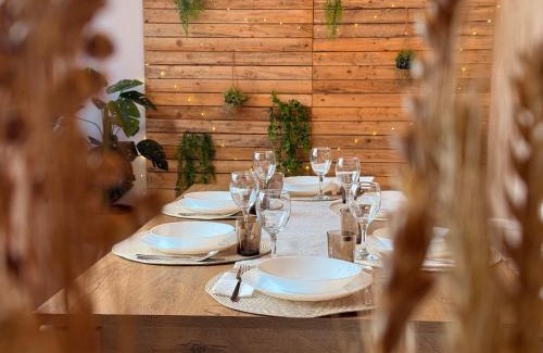 Debrecen Apartment | City Center & Free Parking - Rest & Nest Boho Deluxe Apartment