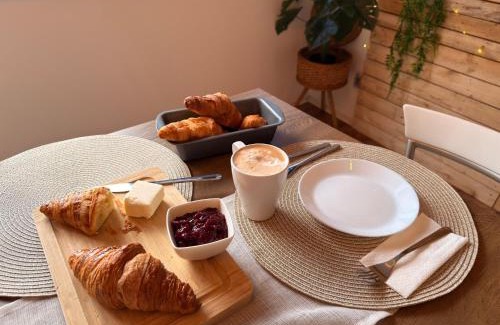 Debrecen Apartment | City Center & Free Parking - Rest & Nest Boho Deluxe Apartment