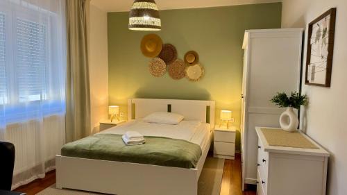 Debrecen Apartment | City Center & Free Parking - Rest & Nest Boho Deluxe Apartment