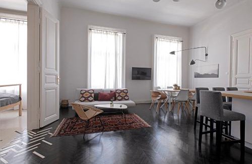 Erzsebetvaros Apartment | City Center Industrial Residence