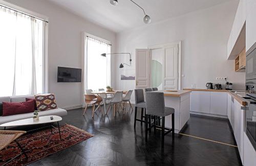 Erzsebetvaros Apartment | City Center Industrial Residence