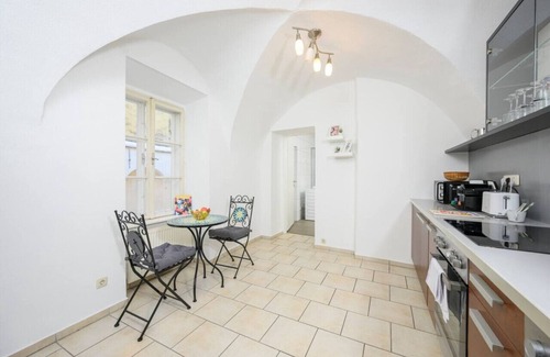Modling Apartment | Explore City Center Mödling: Family-Friendly & Kitchen Ready
