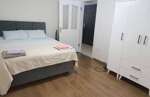Gumussuyu Mahallesi Apartment | Central Taksim Apartment with Spa and Hot Tub Amenities