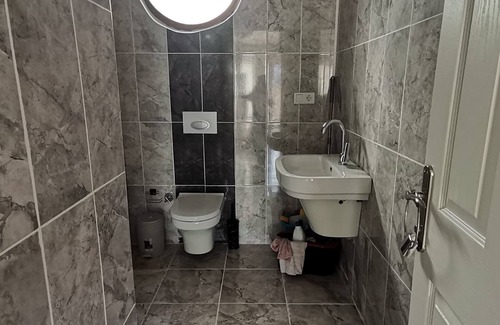 Gumussuyu Mahallesi Apartment | Central Taksim Apartment with Spa and Hot Tub Amenities