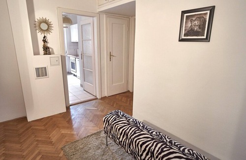 Wieden Apartment | Experience Comfort at City Center State Opera - The Lodge