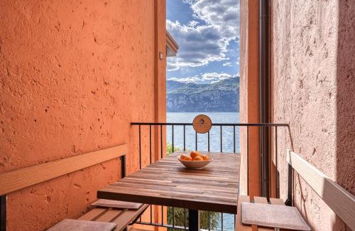 Malcesine Apartment | Romantic Lakefront Apartment with Balcony in Malcesine