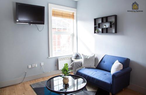 Warrington Apartment | Convenient City Centre 2 Bed Flat with Free Wifi & Kitchen