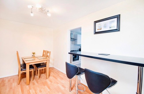 York House | Ideal City Centre Retreat with Free Parking & 10/10 Rating