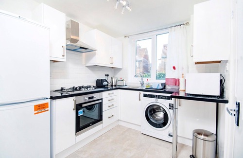 York House | Ideal City Centre Retreat with Free Parking & 10/10 Rating
