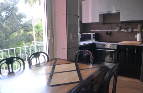 El Botanic Apartment | Premier Hotel with Garden View & WiFi in City Centre