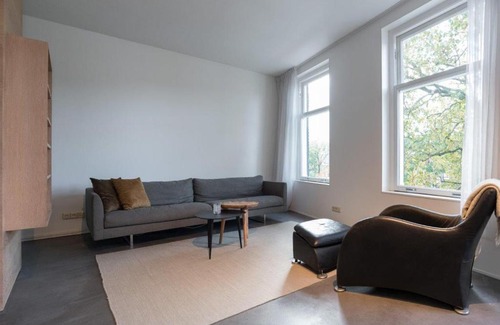 Utrecht City Center Apartment | Elegant City Centre Loft on Historic Canal - 4 Star Stay