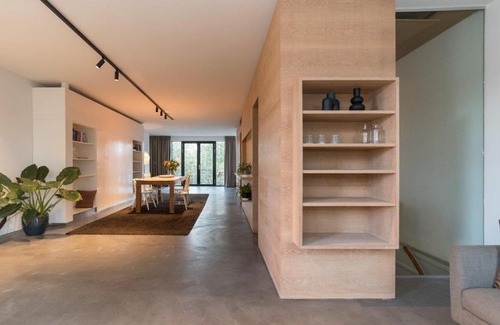 Utrecht City Center Apartment | Elegant City Centre Loft on Historic Canal - 4 Star Stay