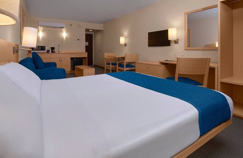 Cuautlancingo Hotel | Discover City Express by Marriott Puebla Finsa - Guest Rated 8.4