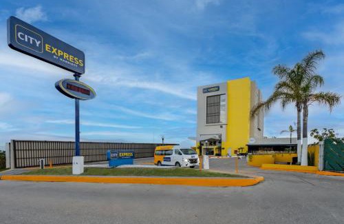 Minerales Hotel | Convenient Stay at City Express by Marriott Guadalajara