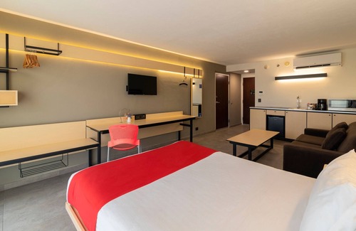 Chetumal Hotel | Discover City Express by Marriott Chetumal with Pool Access