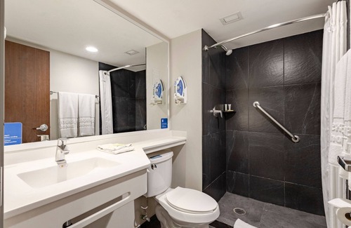 Minerales Hotel | Convenient City Express by Marriott Guadalajara Aeropuerto