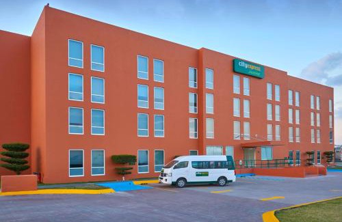 Tlaquepaque Hotel | Discover Family-Friendly Comfort at City Express Junior Guadalajara