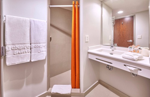 Cuautlancingo Hotel | Comfort Meets Convenience at City Express Junior Puebla