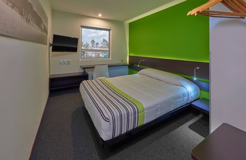 Cuautlancingo Hotel | Comfort Meets Convenience at City Express Junior Puebla