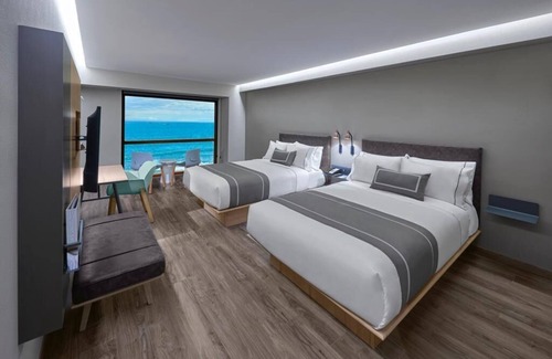 El Sauzal Hotel | Enjoy Poolside Relaxation at City Express Plus Ensenada