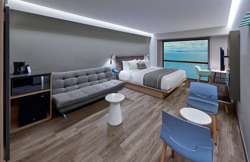 El Sauzal Hotel | Enjoy Poolside Relaxation at City Express Plus Ensenada