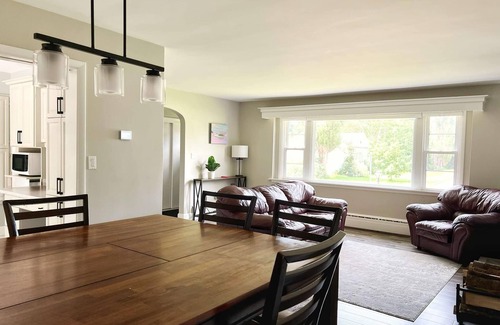 Charlottetown House | City Family Escape - Spacious 4-Bedroom within walking distance of Victoria Park