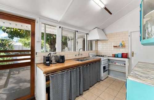 Bowden House | Charming 2BR Retreat with Breakfast in Bowden’s City Fringe