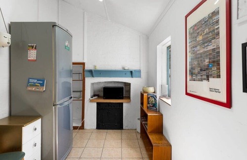 Bowden House | Charming 2BR Retreat with Breakfast in Bowden’s City Fringe