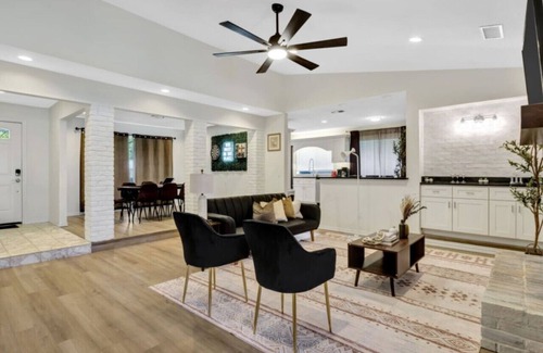 Plano House | City Gem: 4BR w/POOL! Sleeps 10