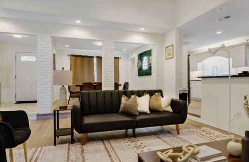 Plano House | City Gem: 4BR w/POOL! Sleeps 10