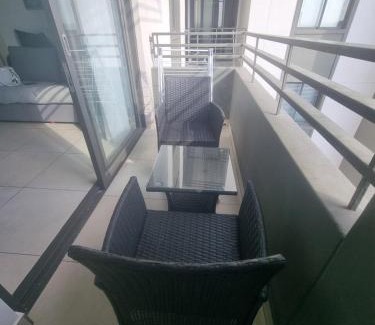 Windhoek West Apartment | Budget-Friendly City Junction Windhoek - Rated 9.7/10