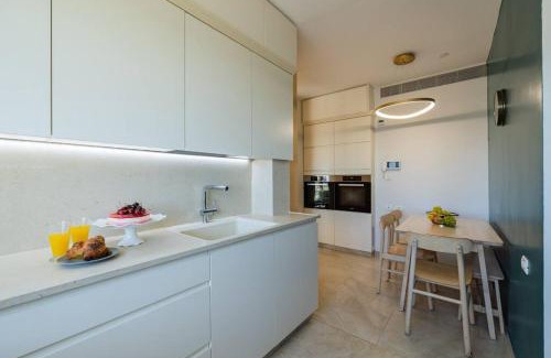 Jerusalem Apartment | City Lights 4 BR Family-Friendly Retreat in the Heart of Town