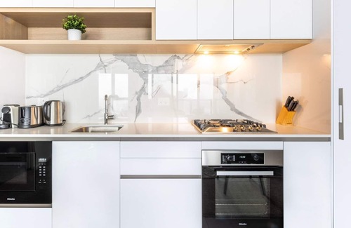 West Melbourne Apartment | City Lights & Cozy Nights 2BR Retreat with a View