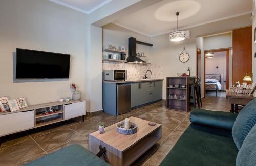 Preveza Apartment | Pet-Friendly City Lights in Preveza - Rated 10/10 by Guests